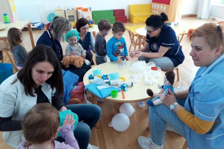 Vrtićance posjetile medicinske sestre