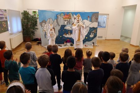 Predstava Šarenog svijeta nas uvela u predblagdansko vrijeme