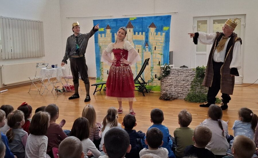 Bajkovita srijeda u našem vrtiću – „Kraljević Žabac“ oduševio mališane