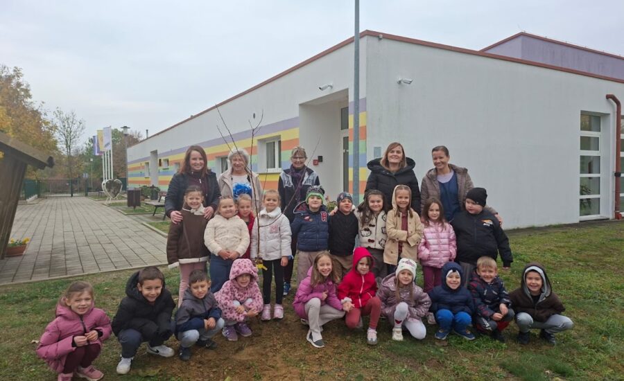 „Leptirići“ posadili stablo
